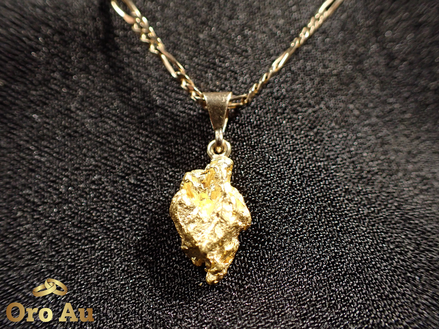 22ct Yellow Gold Pendant 3.08g w/ 9ct Yellow Gold Necklace 45.5cm 3.84g