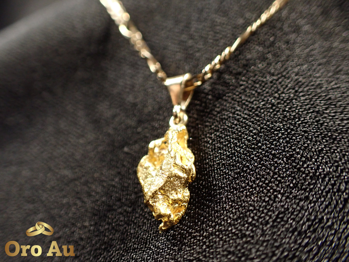 22ct Yellow Gold Pendant 3.08g w/ 9ct Yellow Gold Necklace 45.5cm 3.84g