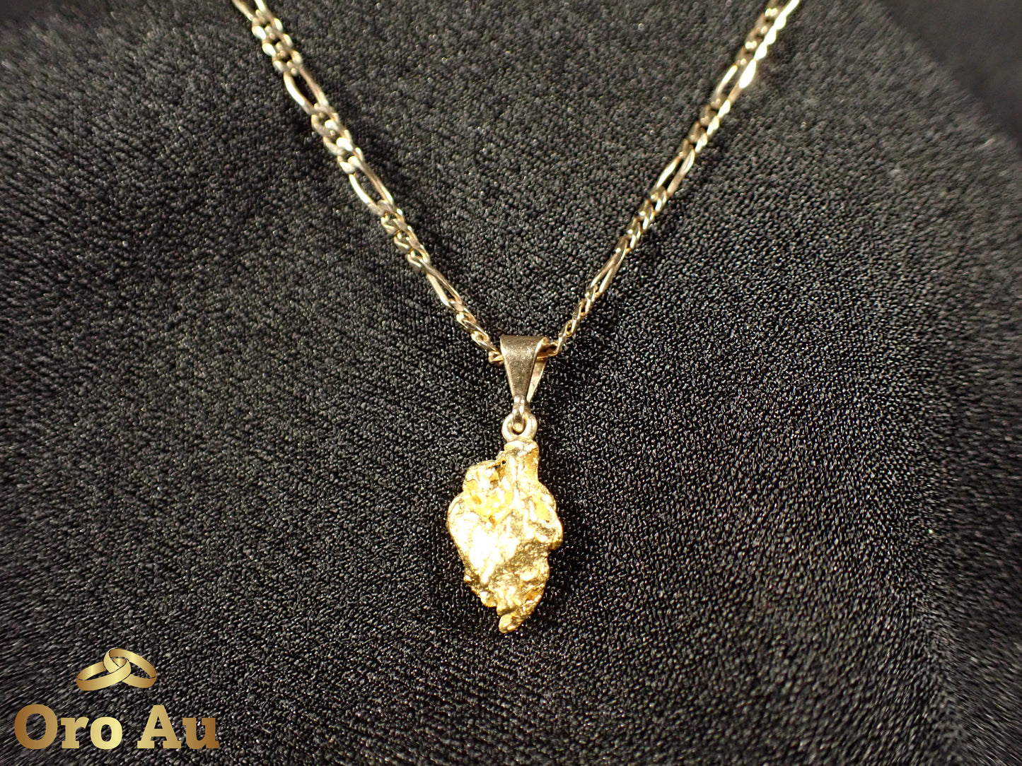 22ct Yellow Gold Pendant 3.08g w/ 9ct Yellow Gold Necklace 45.5cm 3.84g