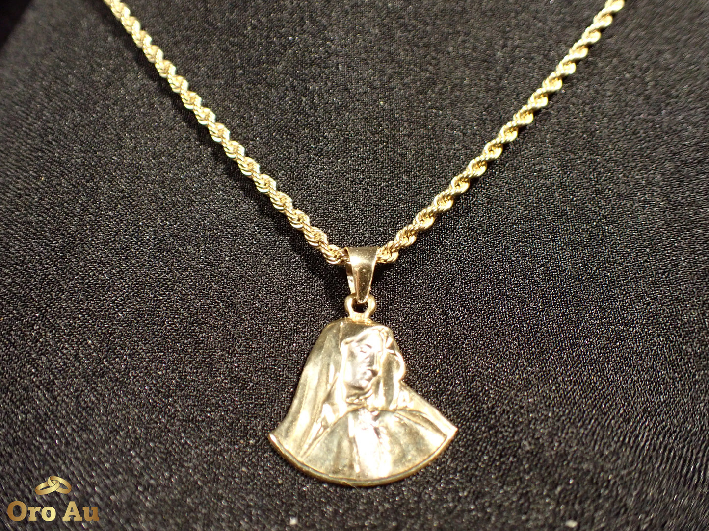 18ct Yellow Gold Pendant 3.26g w/ 9ct Yellow Gold Rope Necklace 50cm