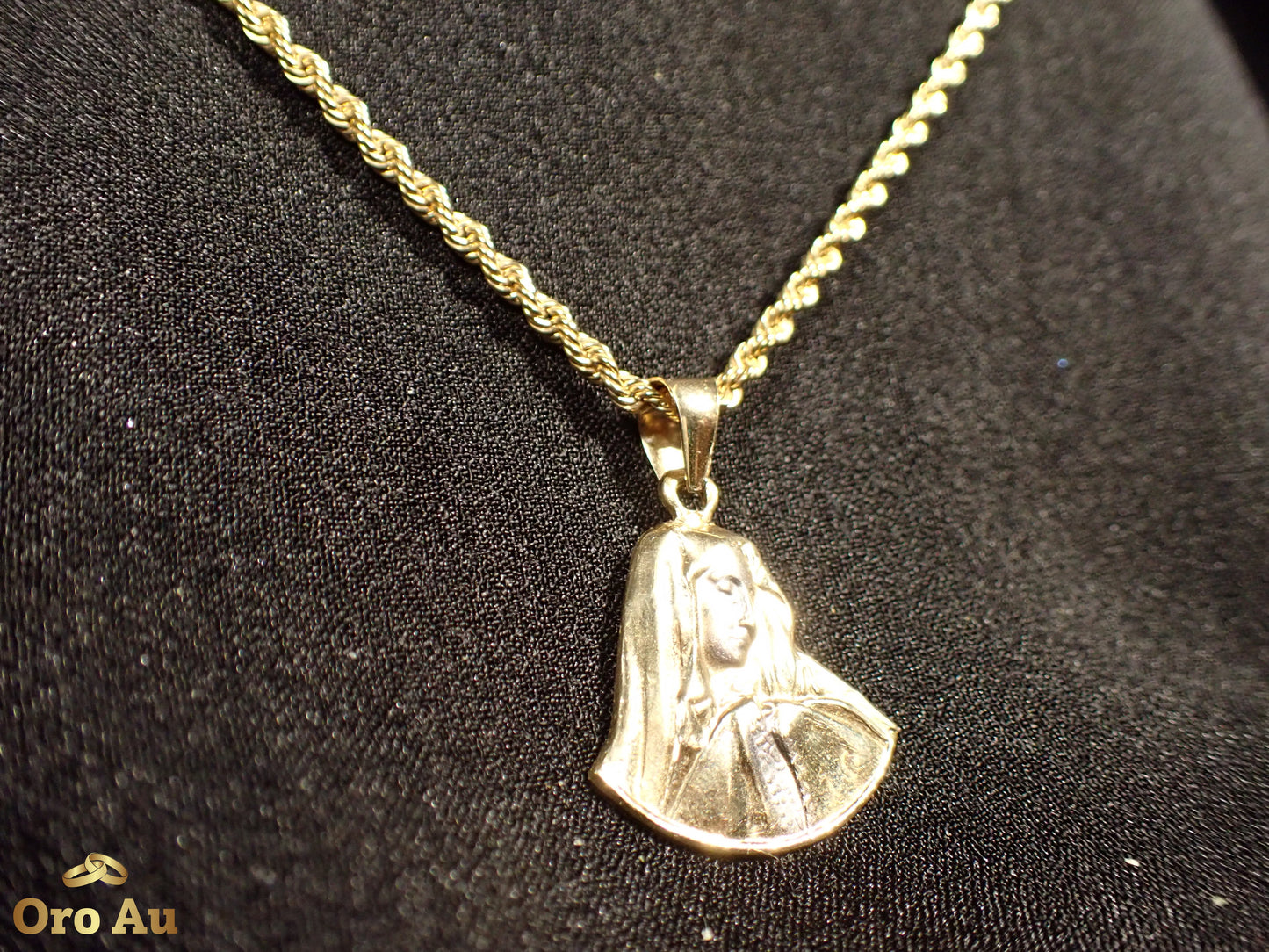 18ct Yellow Gold Pendant 3.26g w/ 9ct Yellow Gold Rope Necklace 50cm