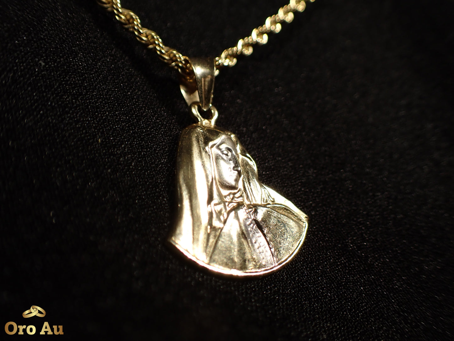 18ct Yellow Gold Pendant 3.26g w/ 9ct Yellow Gold Rope Necklace 50cm