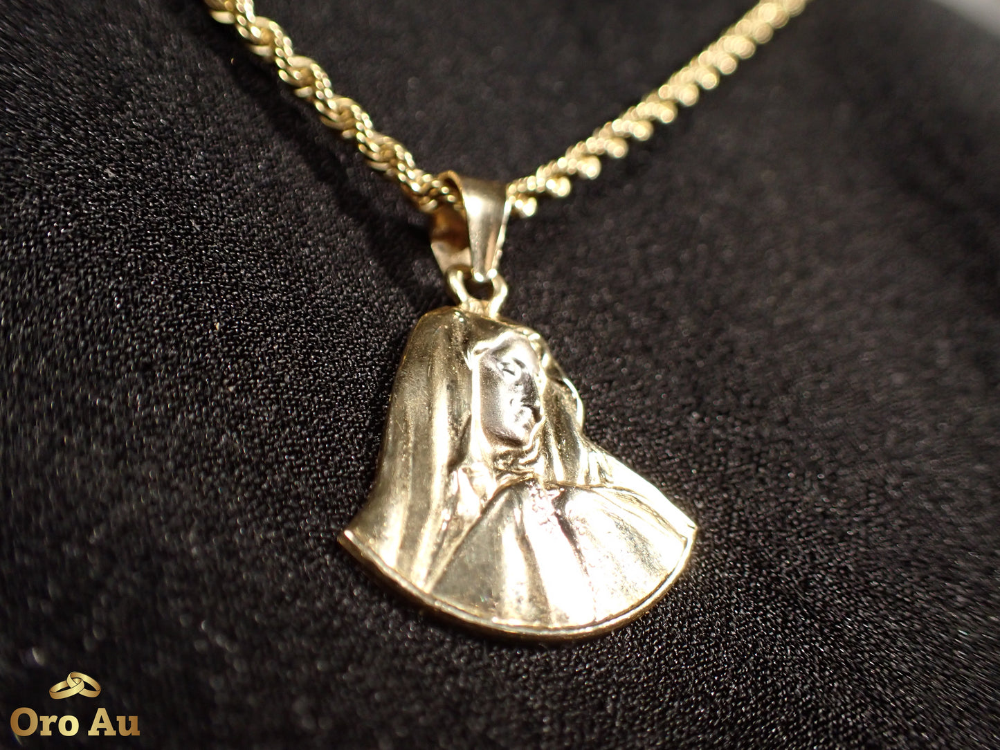 18ct Yellow Gold Pendant 3.26g w/ 9ct Yellow Gold Rope Necklace 50cm