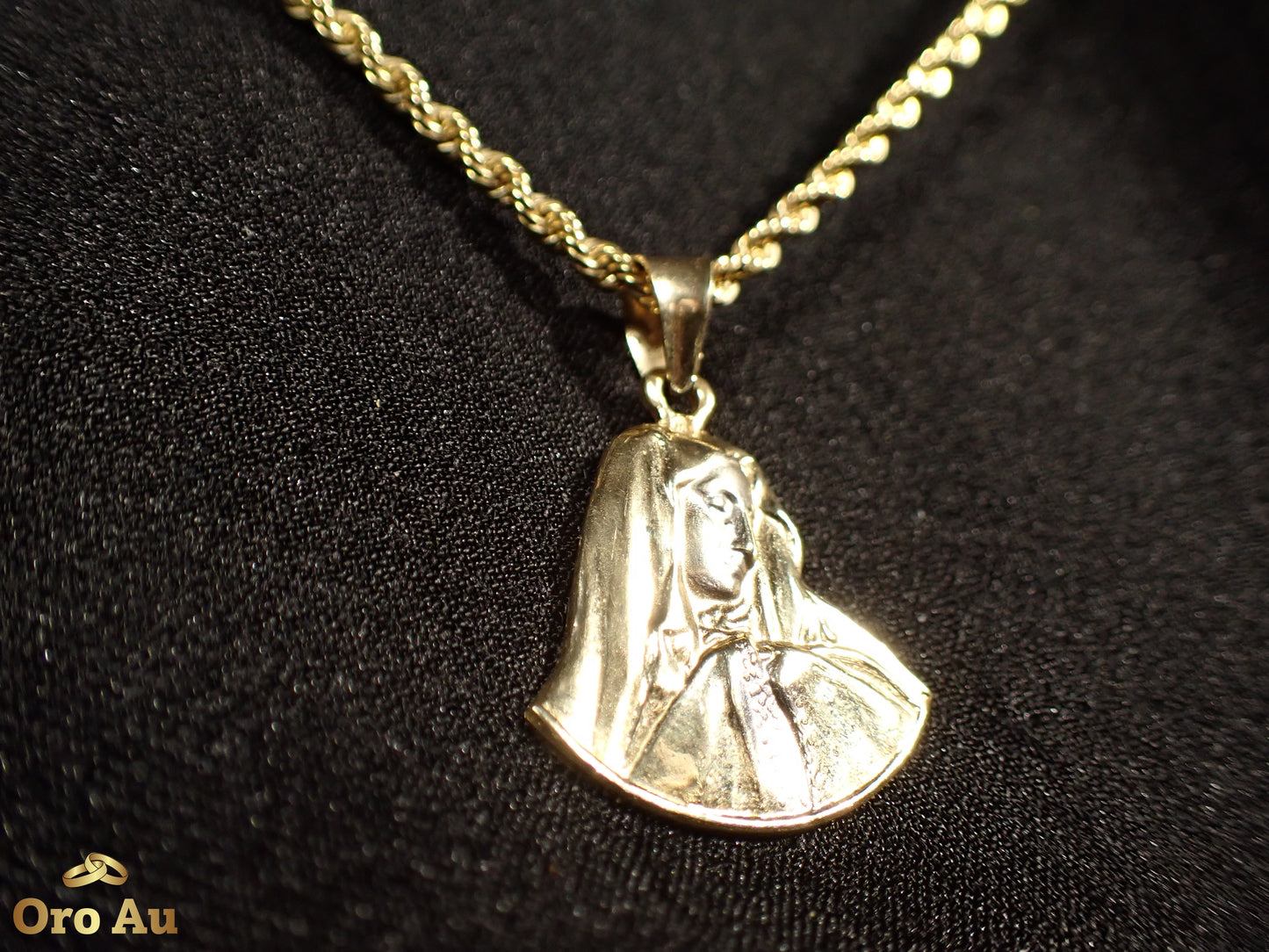 18ct Yellow Gold Pendant 3.26g w/ 9ct Yellow Gold Rope Necklace 50cm