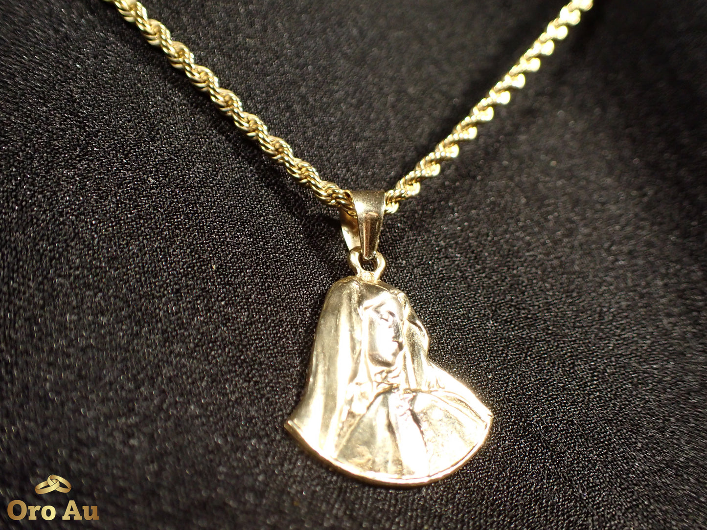 18ct Yellow Gold Pendant 3.26g w/ 9ct Yellow Gold Rope Necklace 50cm