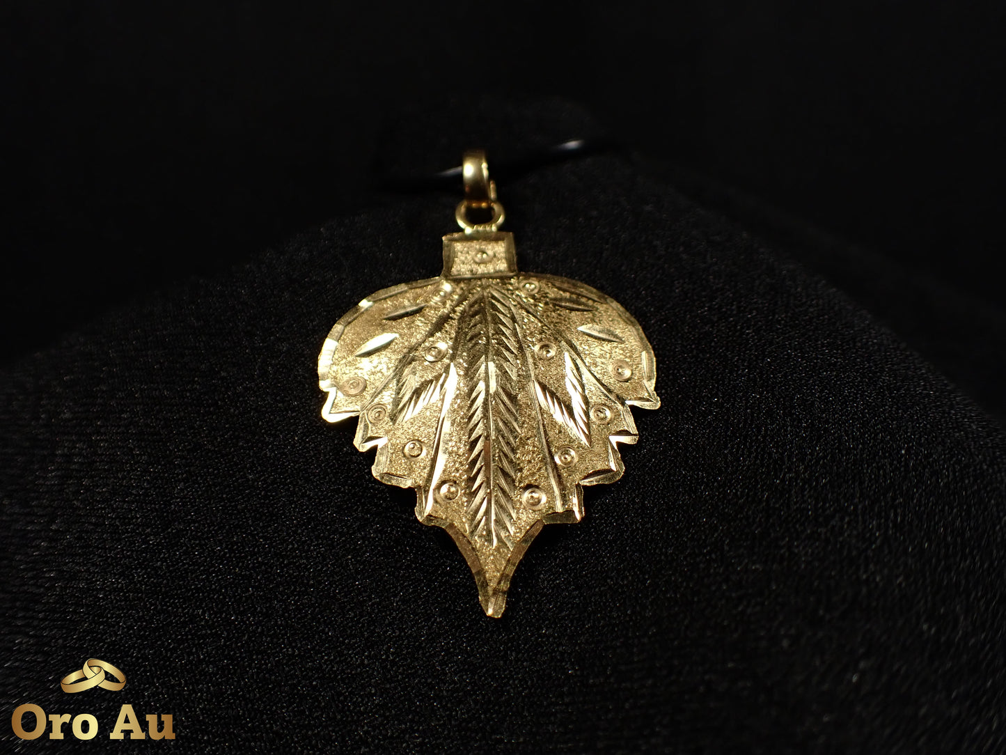 22ct Yellow Gold Leaf Pendant 3.16g