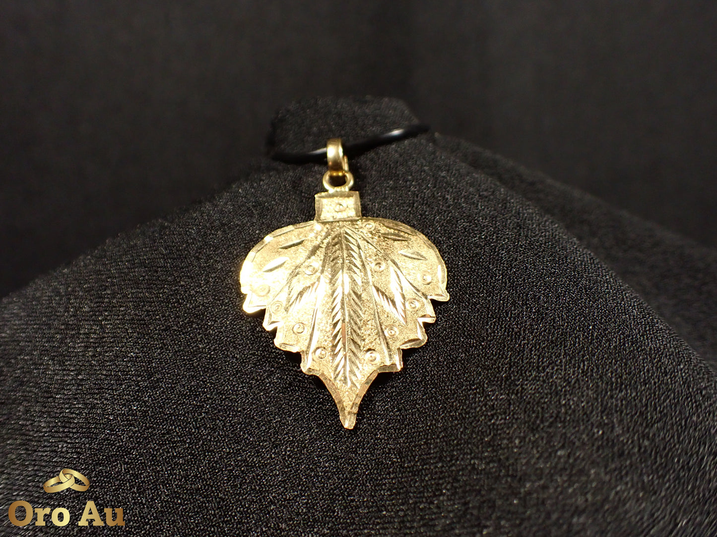 22ct Yellow Gold Leaf Pendant 3.16g