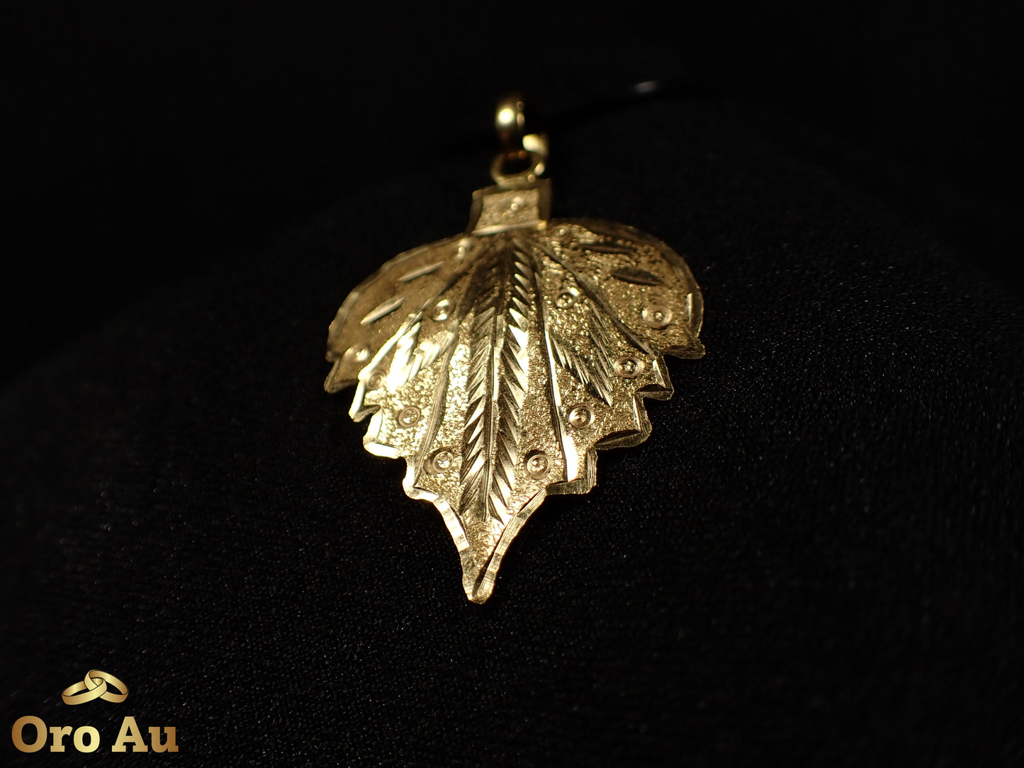 22ct Yellow Gold Leaf Pendant 3.16g